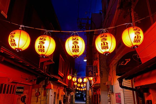 八戸にて横丁歩き、素敵な本屋との出会い