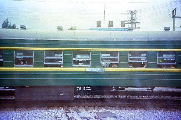 硬座35時間の列車旅－ 西安 ～ 昆明・中国 2005