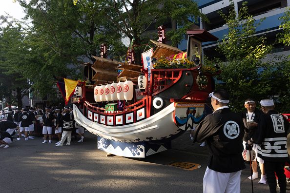 8月15日長崎 〜 精霊船色々、ラッピング電車「クスノキ号」も見かけたり