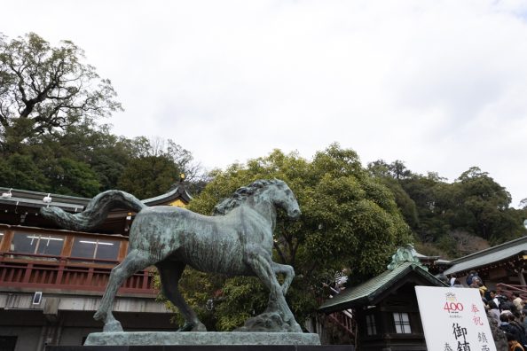 謹賀新年・長崎 〜 北村西望さん作の神馬像、路面電車のクスノキ号に乗ったり